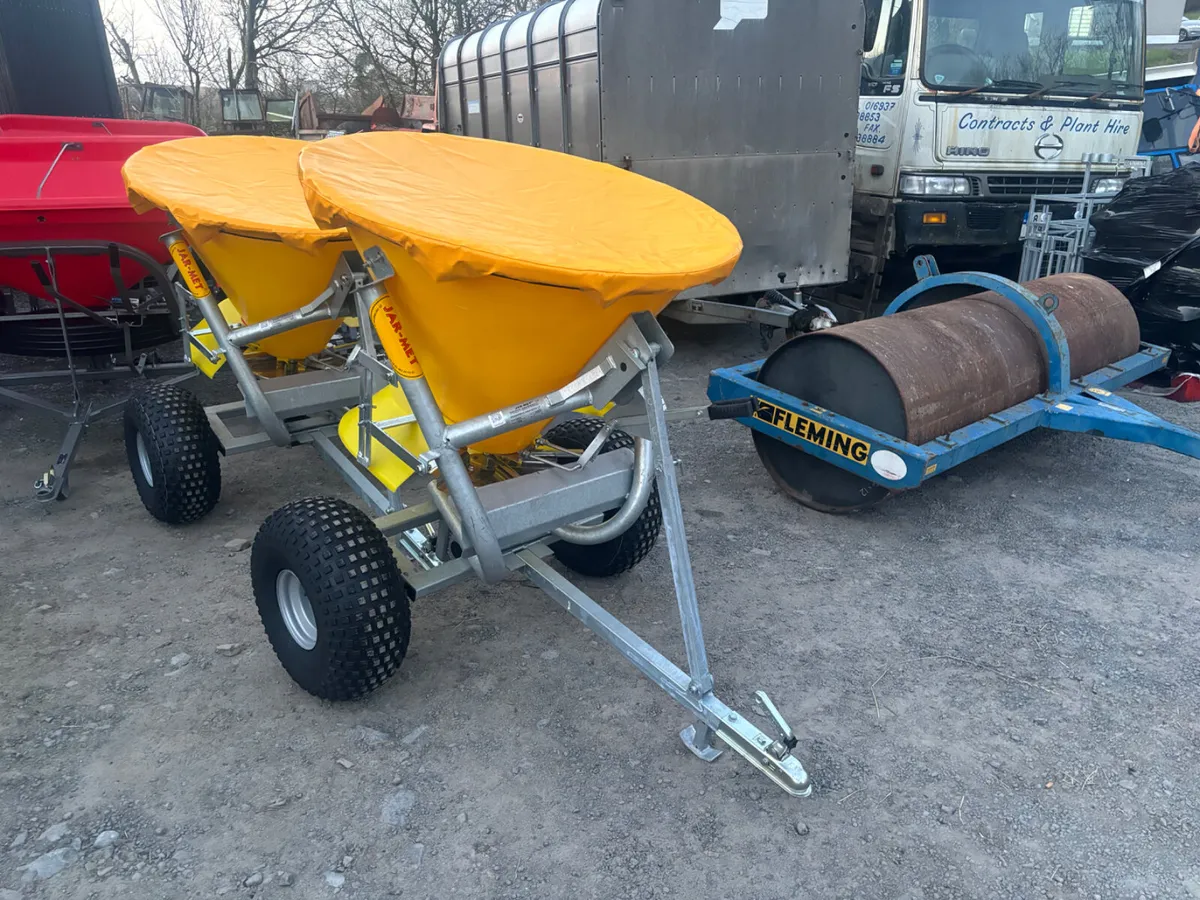 Quad Fertilizer spreader - Image 1