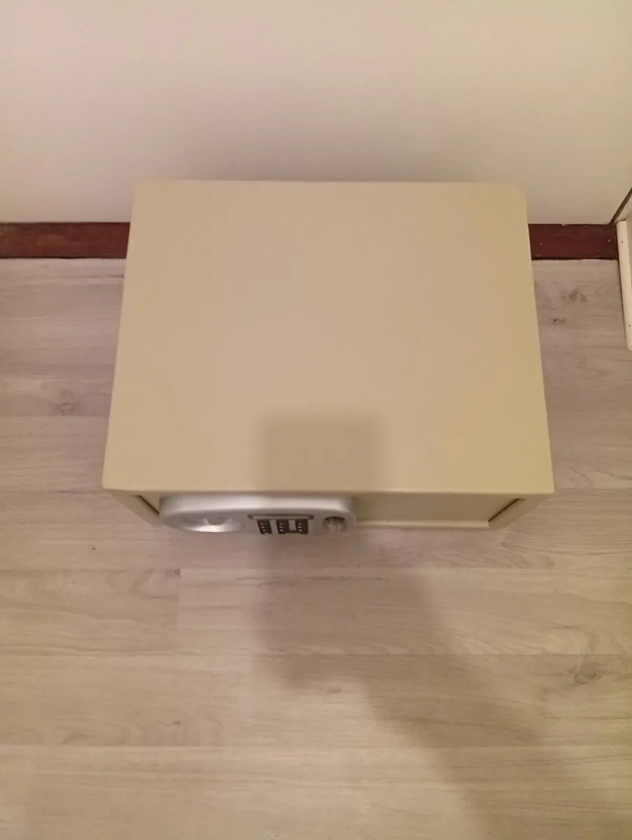 Quality Roomy Digital Electronic Safe - Image 4