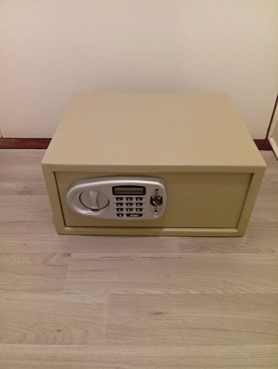 Quality Roomy Digital Electronic Safe - Image 1