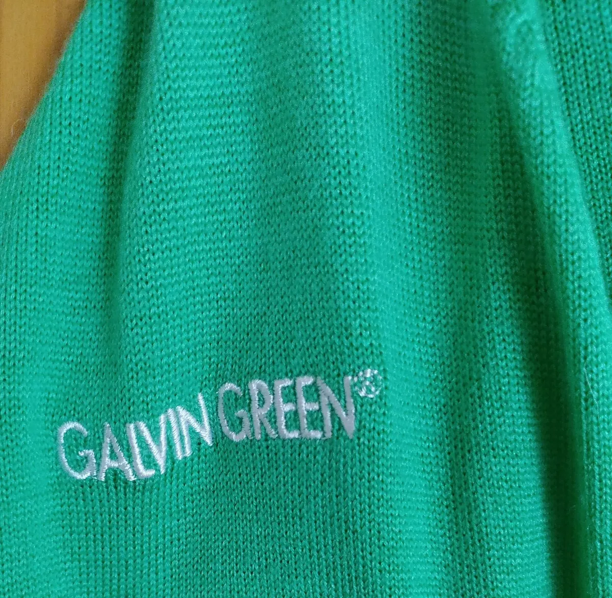Galvin Green V Neck L New - Image 3