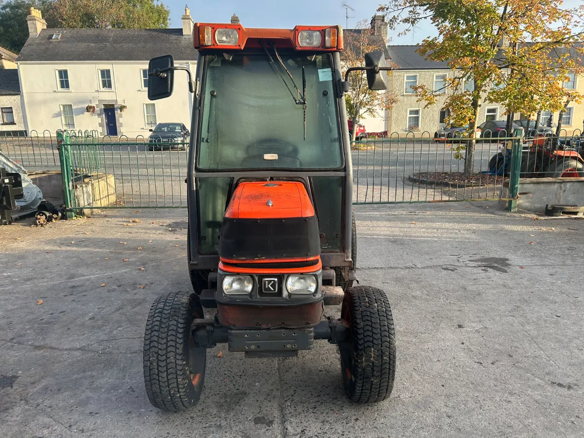 Kubota ST30 Compact Tractor - Image 2