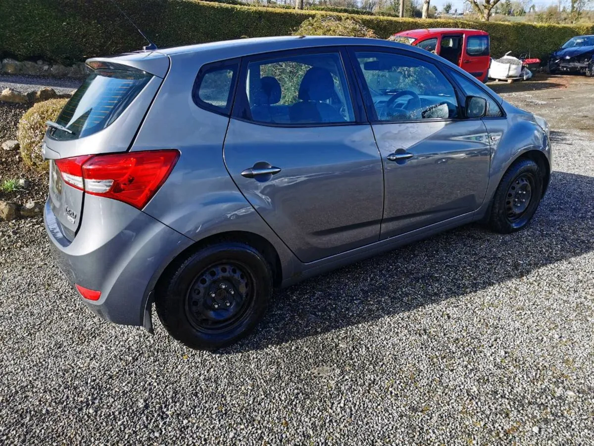 12 Hyundai ix20 - Image 3