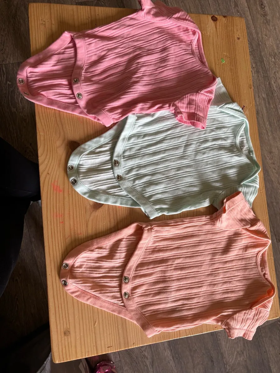 Baby clothes - Image 1