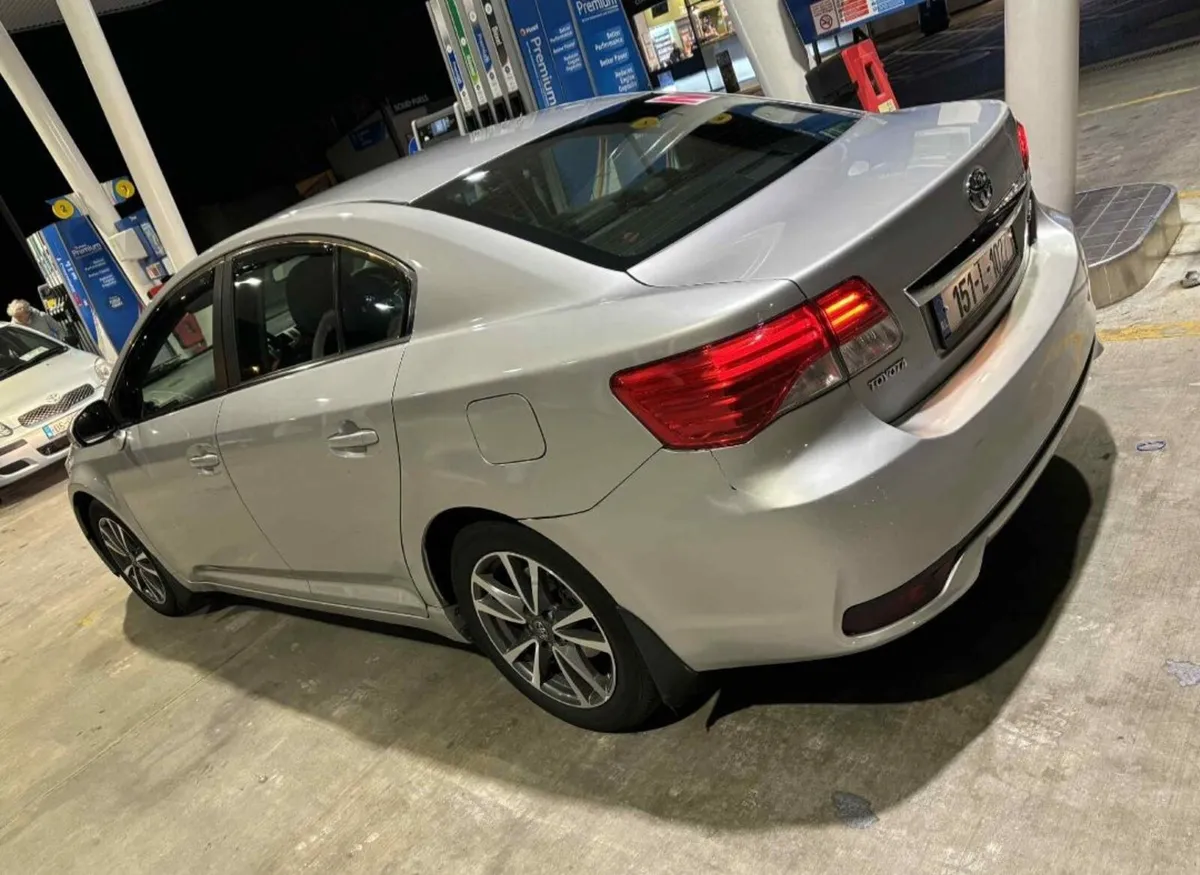 2015 Toyota Avensis 2.0 D4D - Image 2
