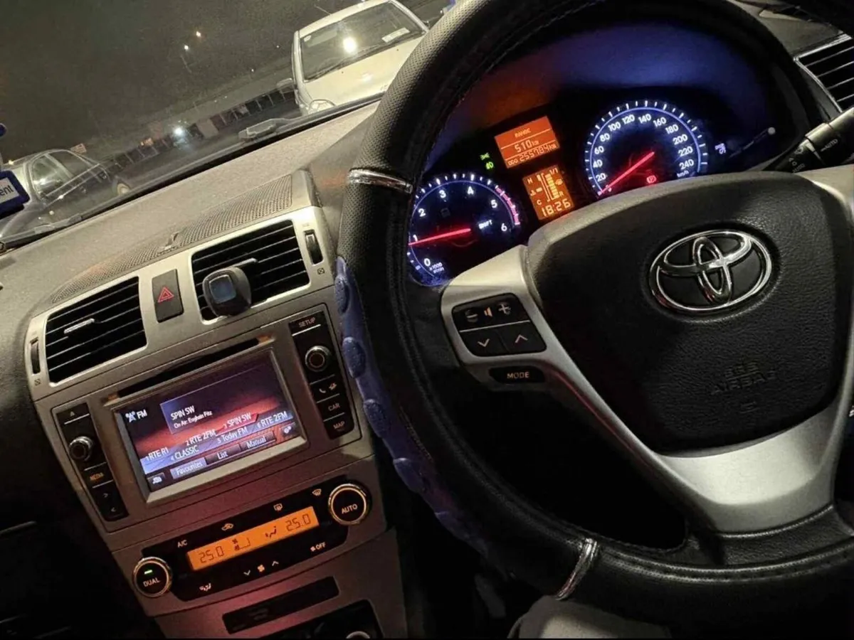 2015 Toyota Avensis 2.0 D4D - Image 3