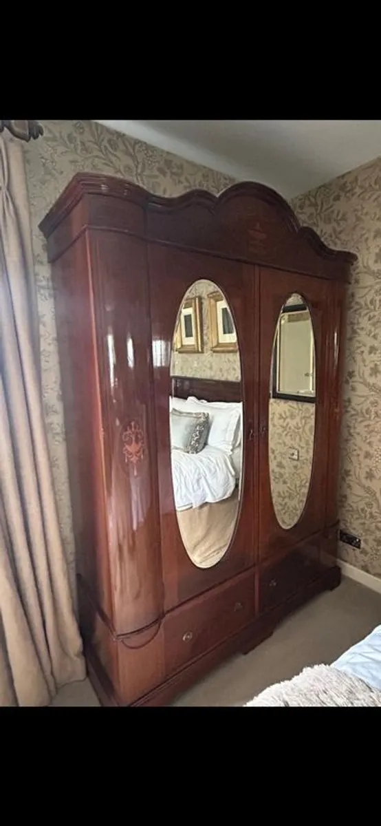 bedroom set - Image 1