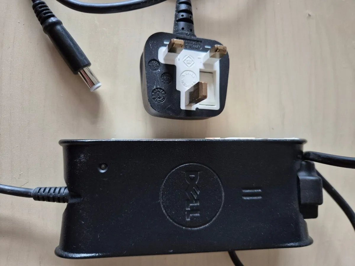 DELL 65W laptop charger - Image 1