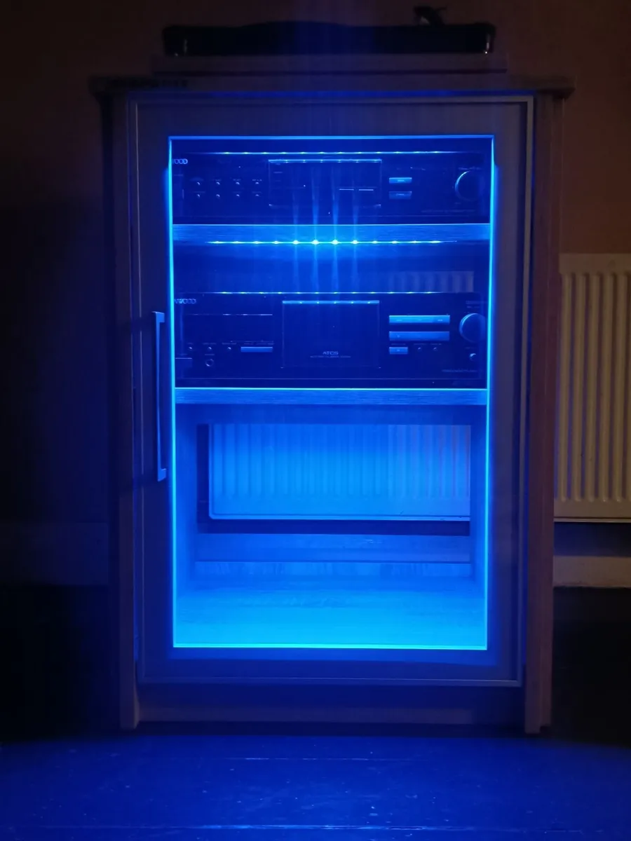 Delivery HiFi rack with LED lights - Image 1