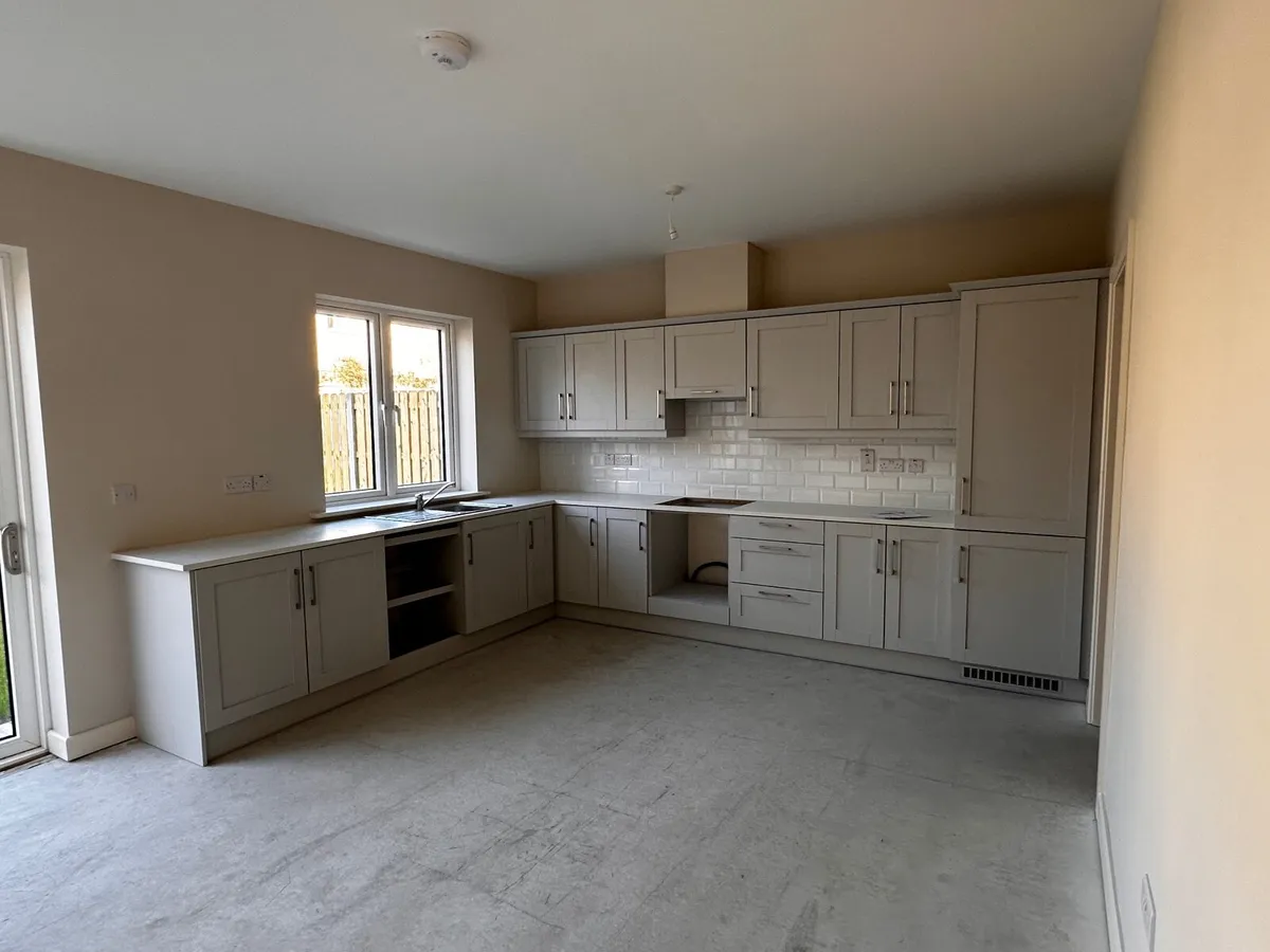 Kitchen cupboards - Image 3