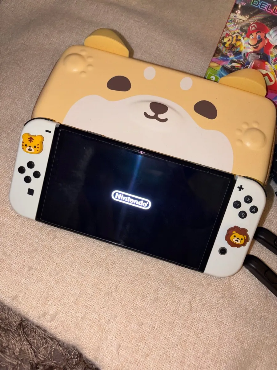 Nintendo Switch OLED console bundle - Image 3