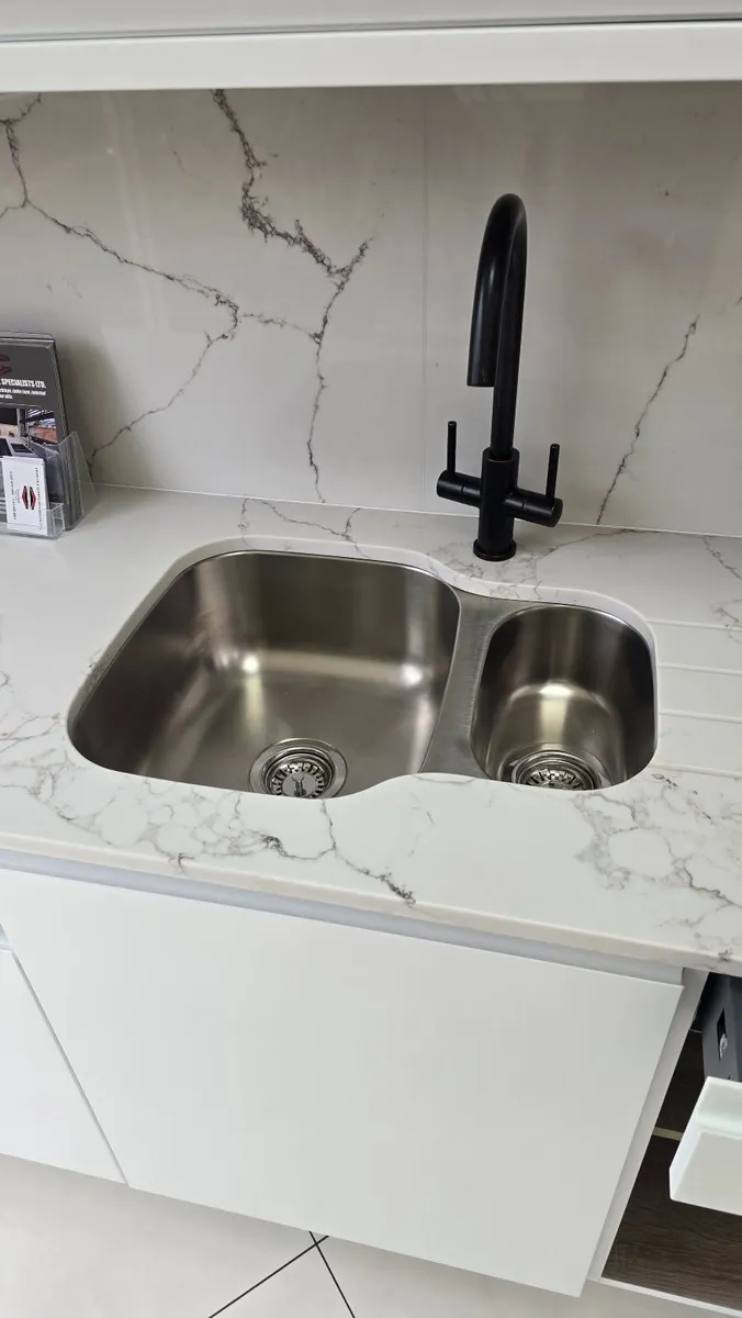 Showroom display - Image 2