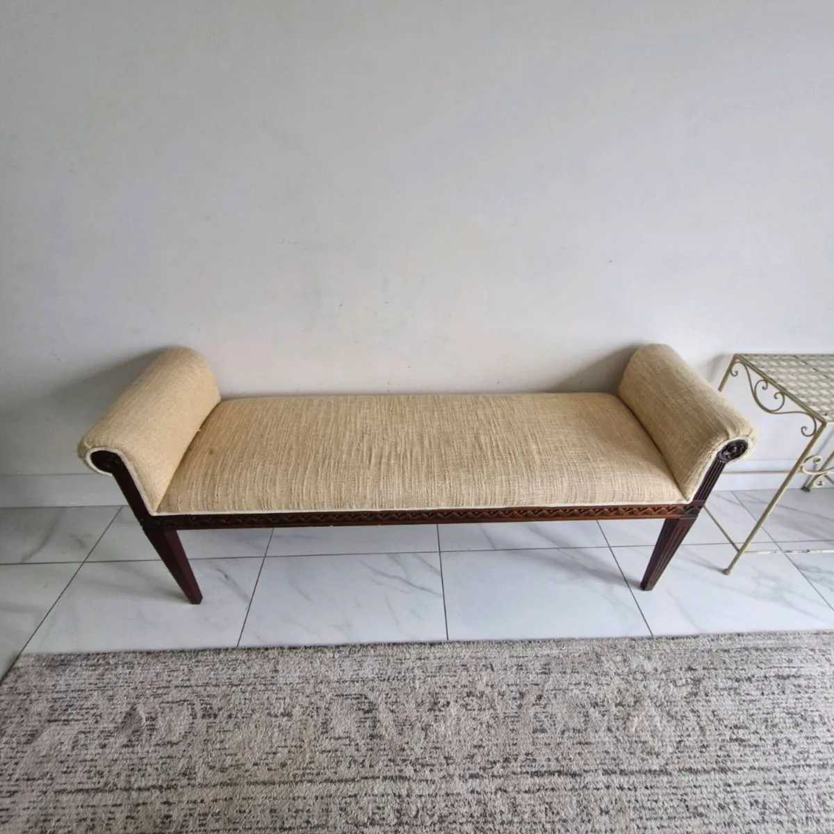 Vintage Style Chaise Longue – Elegant Upholstered - Image 2