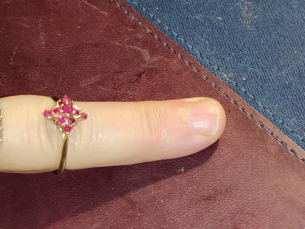 RARE, RUBY BYSTANTINE 9CT Gold CHUNKY Vintage Ring - Image 4