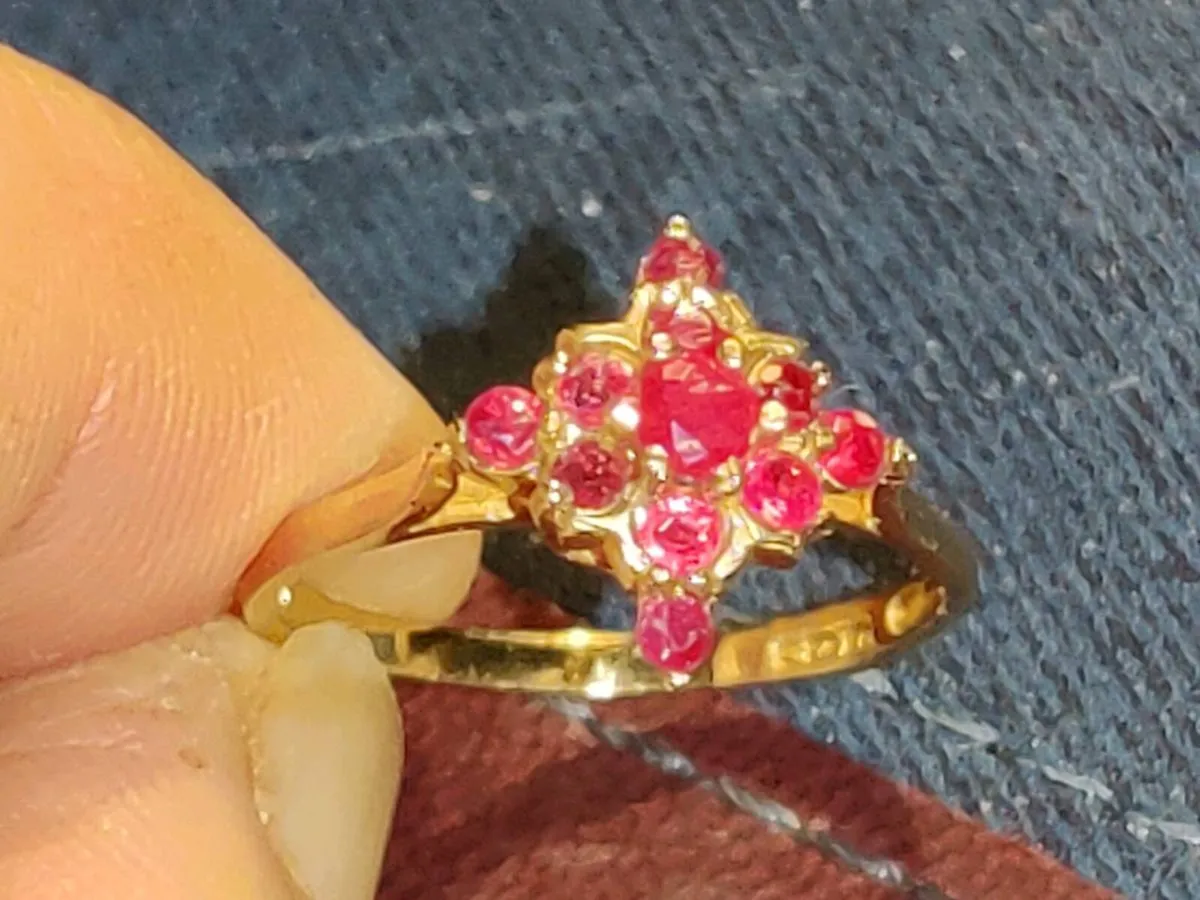 RARE, RUBY BYSTANTINE 9CT Gold CHUNKY Vintage Ring - Image 1