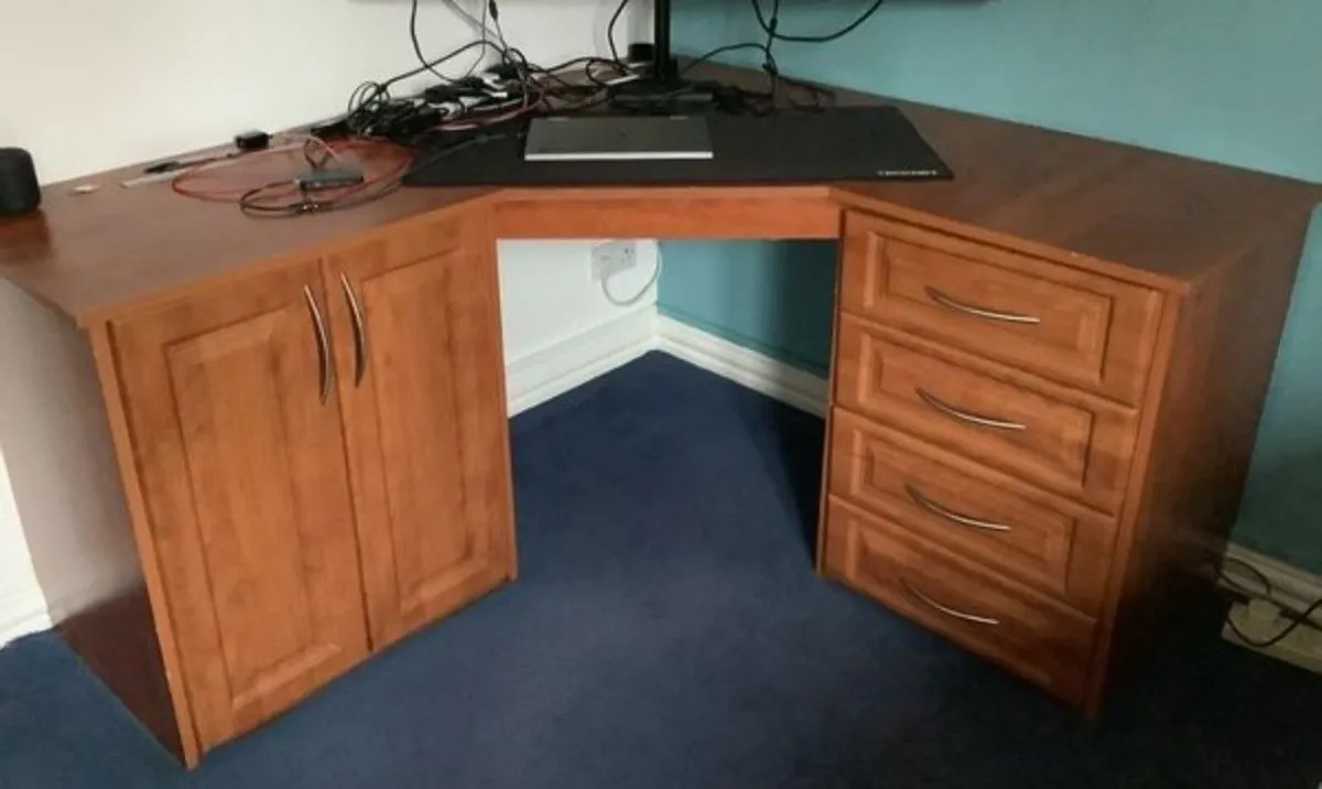 Office Desk - Image 1