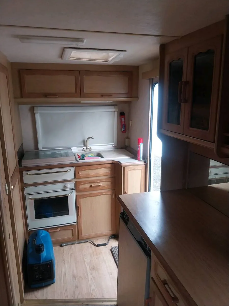 Caravan - Image 4