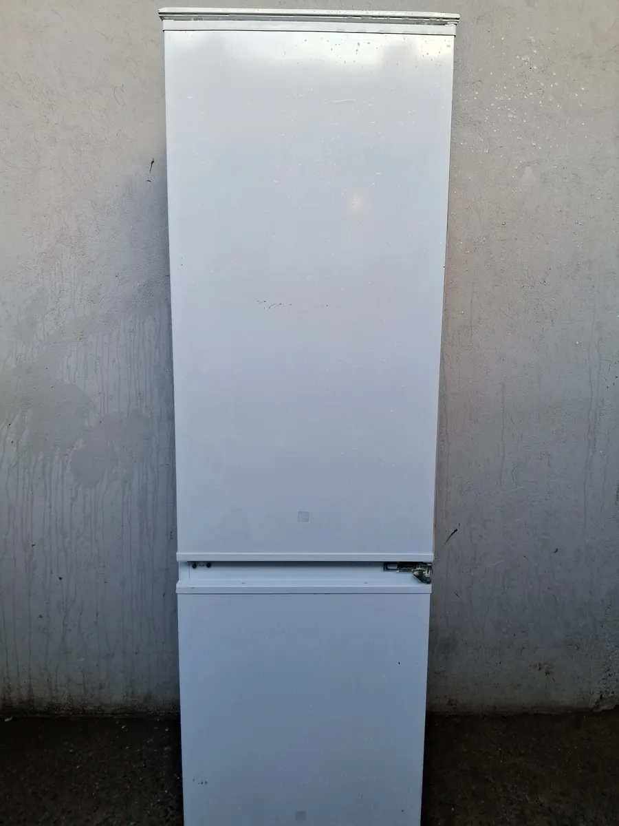 0874085106 INTEGRETED FRIDGE AND FREEZER - Image 1