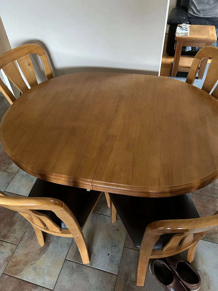 Dining table and chairs - Image 1