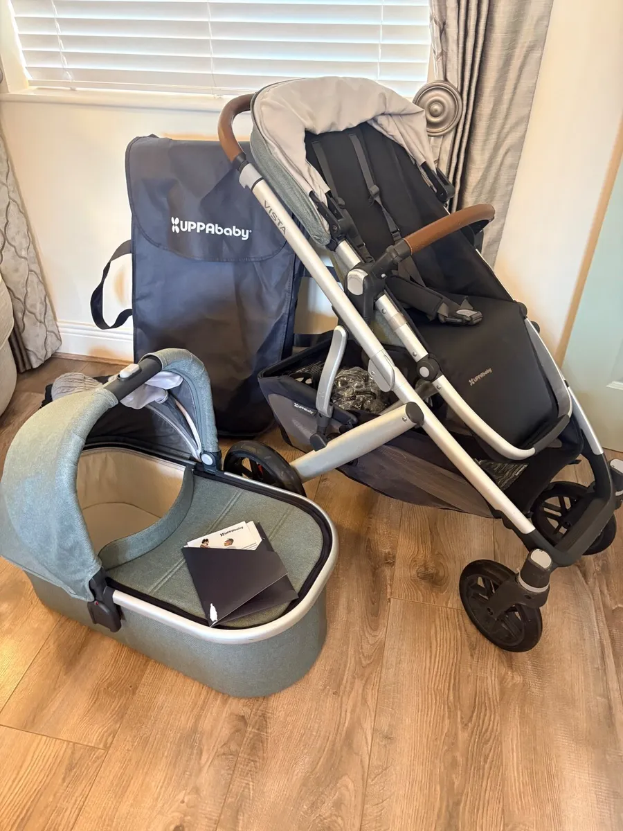 Uppababy vista v2 pram and cot - Image 3