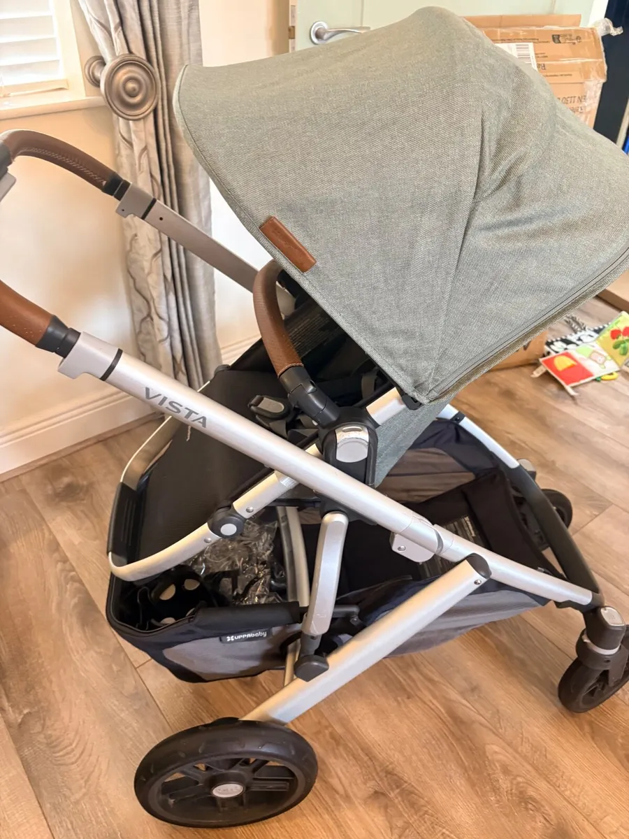 Uppababy vista v2 pram and cot - Image 4