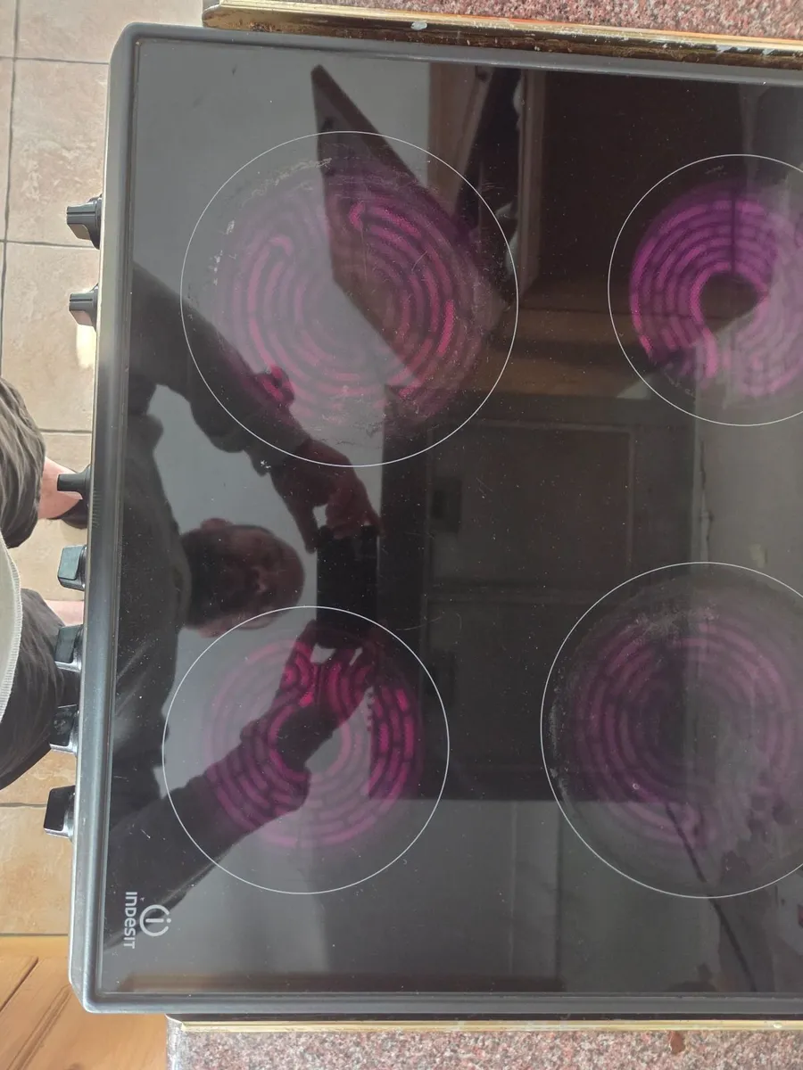 Electric cooker and fan - Image 3