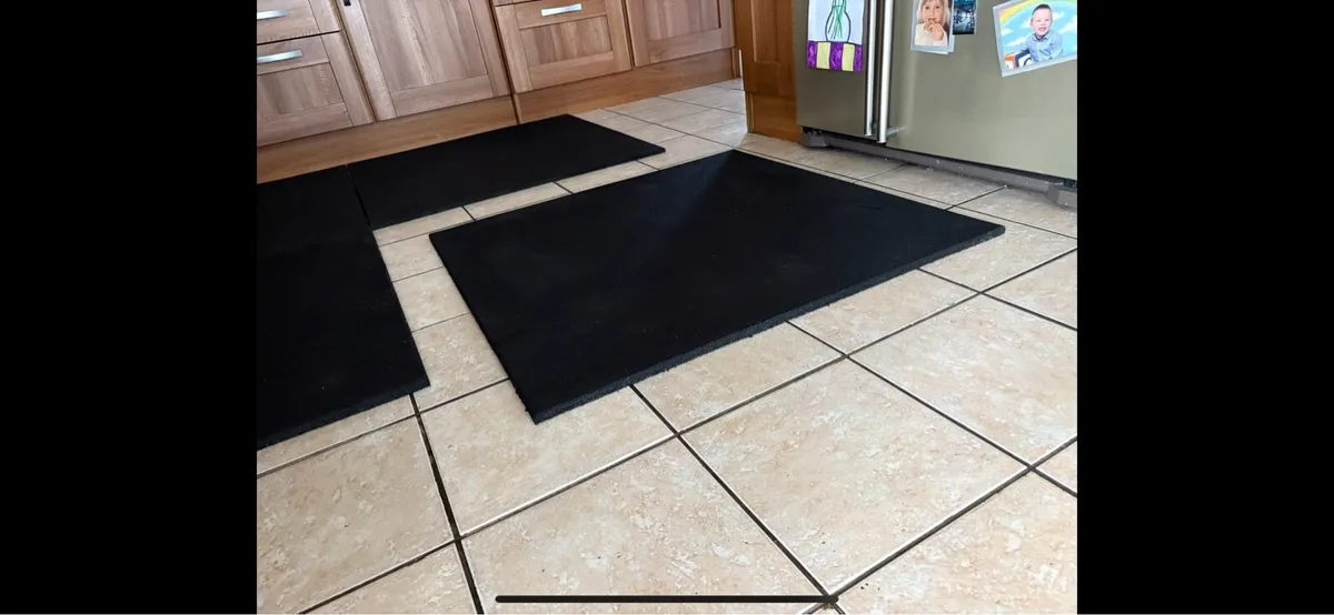 6 X 15MM HEAVY DUTY RUBBER MATS (1M X 1M) - Image 1