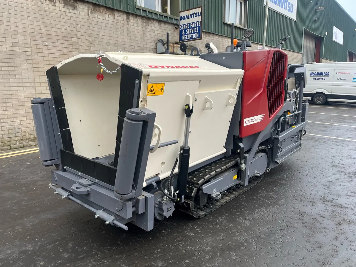 New Dynapac F1250CS Plus Asphalt Pavers - Image 2