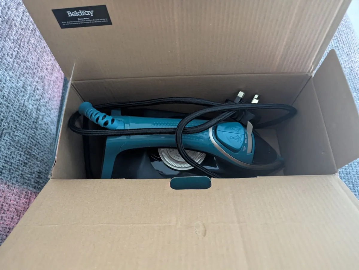 Iron and ironing board combo - Image 1