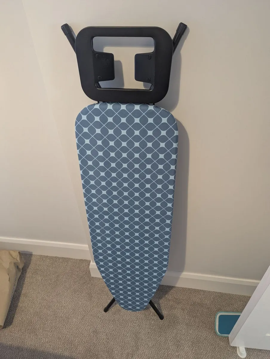 Iron and ironing board combo - Image 2