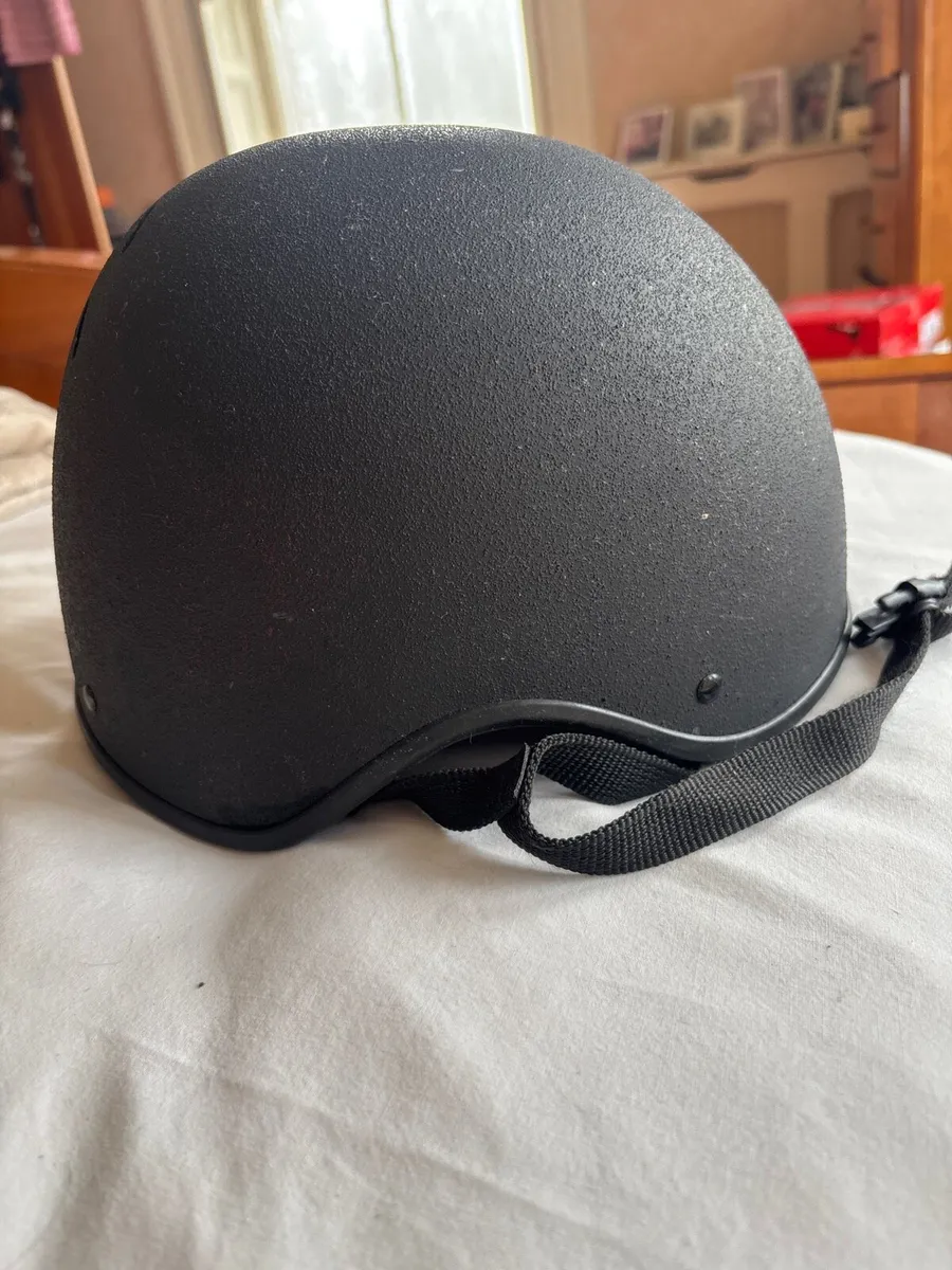 Riding helmet - Image 1