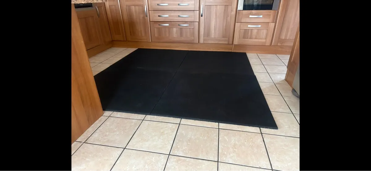 4 X HEAVY DUTY 20MM THICK RUBBER MATS (1M X1M) - Image 2