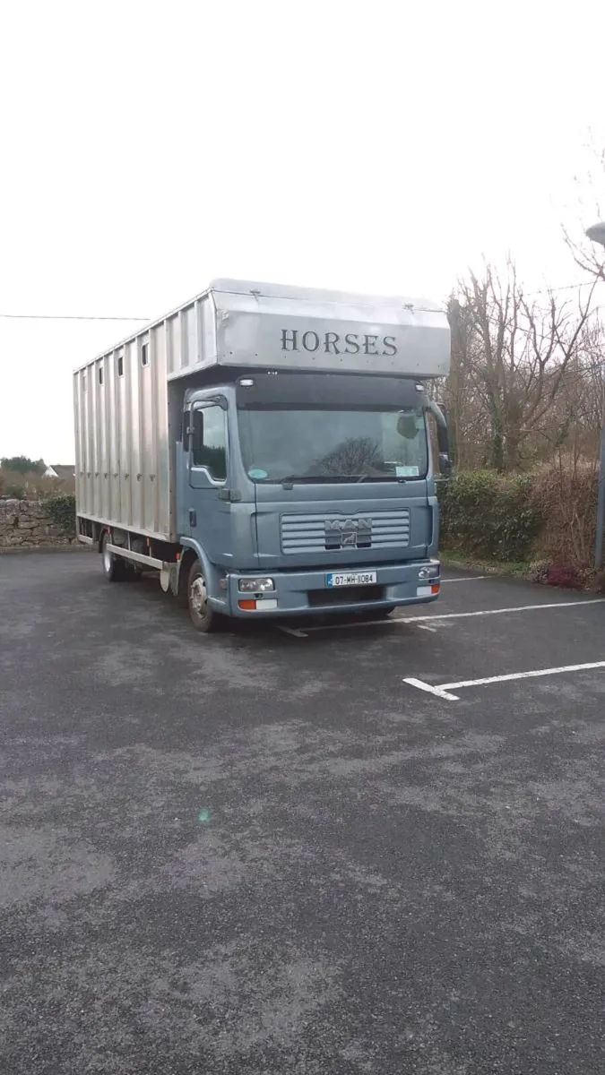 Horse truck - Image 1