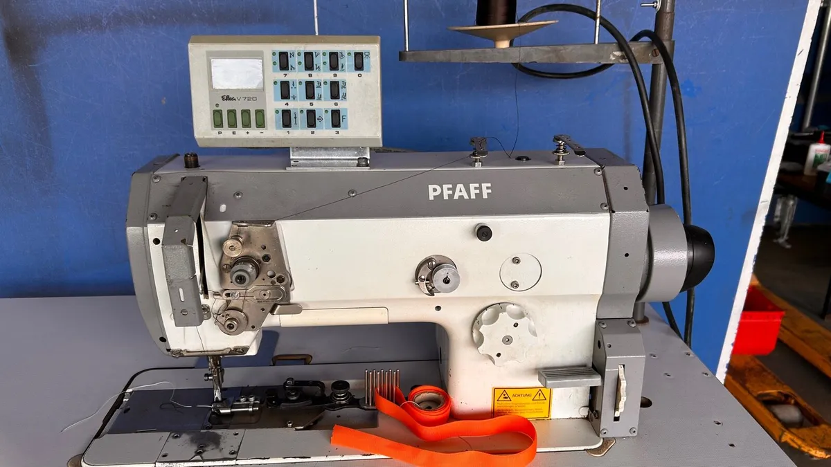 Pfaff 1425 703 / 01 synchronised binding machine - Image 3