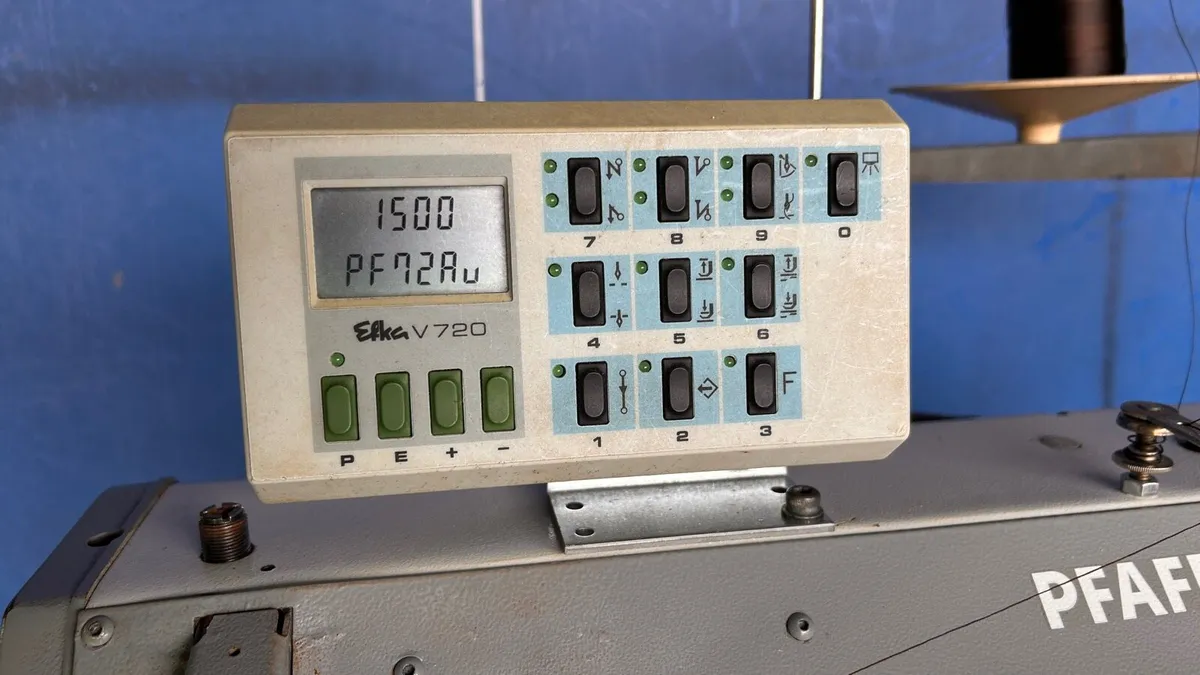 Pfaff 1425 703 / 01 synchronised binding machine - Image 4