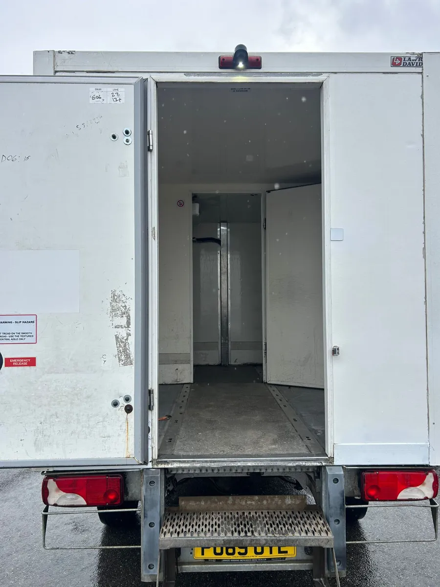 11FT REFRIGERATED BODY - Image 2