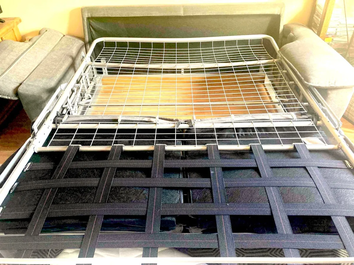 DFS Sofa Bed – Solid – Needs Small Fix – €100 - Image 4