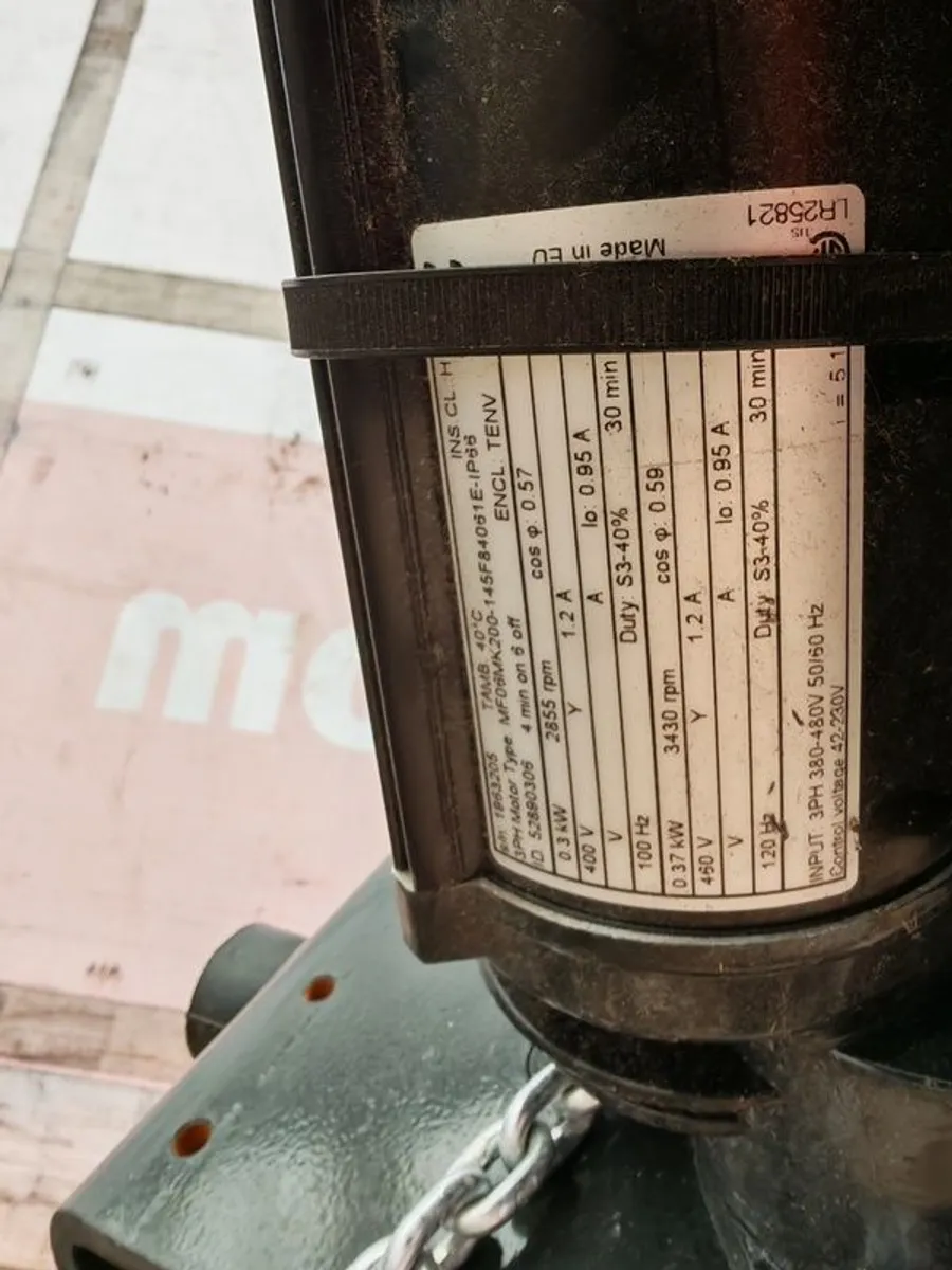 Electric chain hoist new never used - Image 1