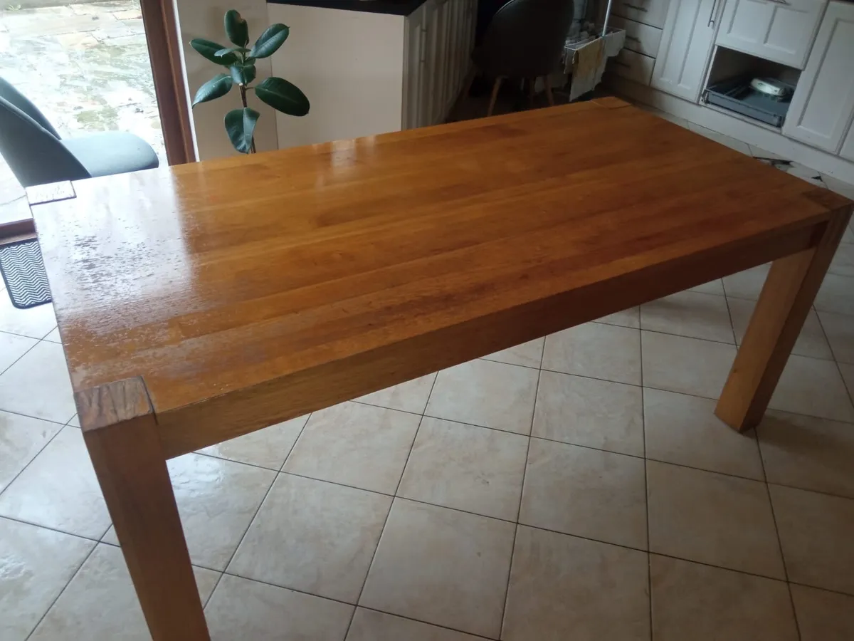 Kitchen table - Image 1