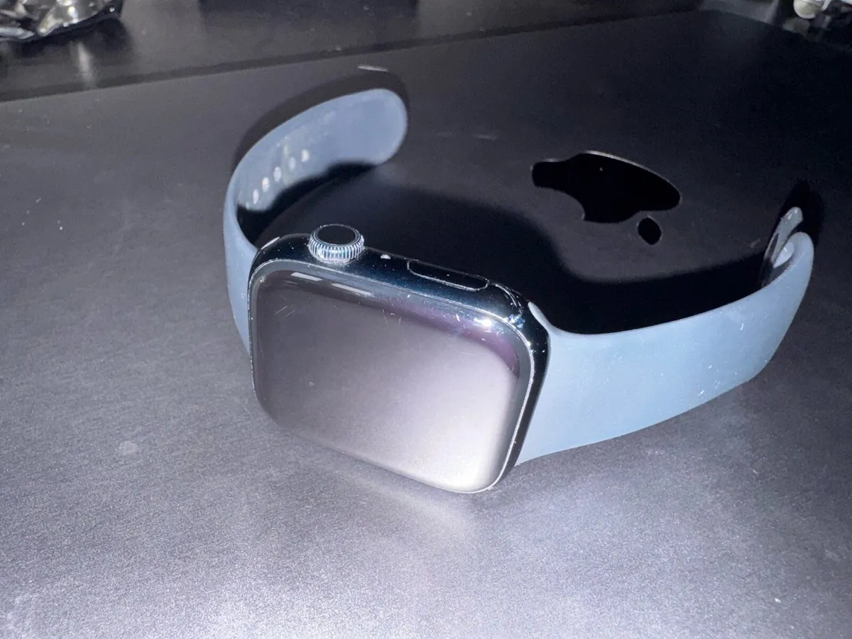 Apple Watch Series 8 - Image 2