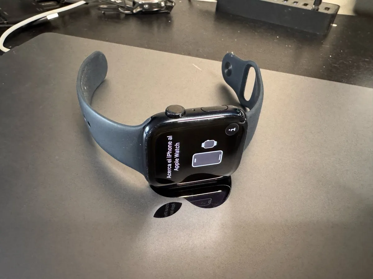 Apple Watch Series 8 - Image 3