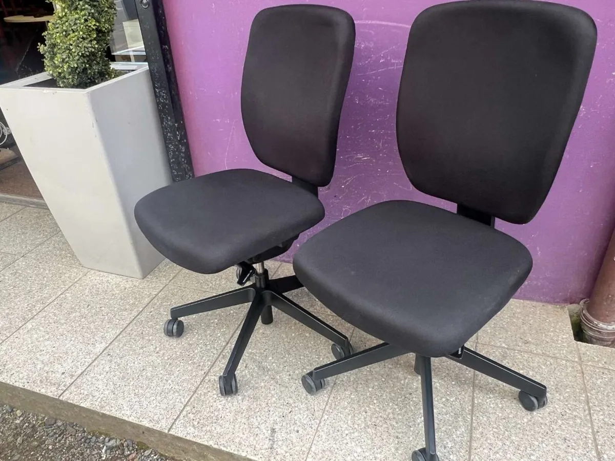 Senator Dash office chairs - Image 2