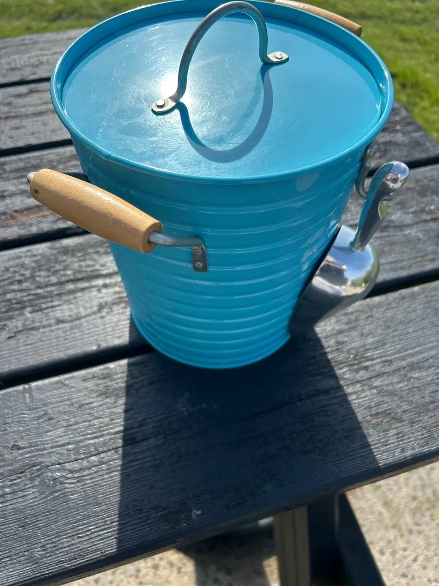 Blue ice bucket and scoop - Image 1