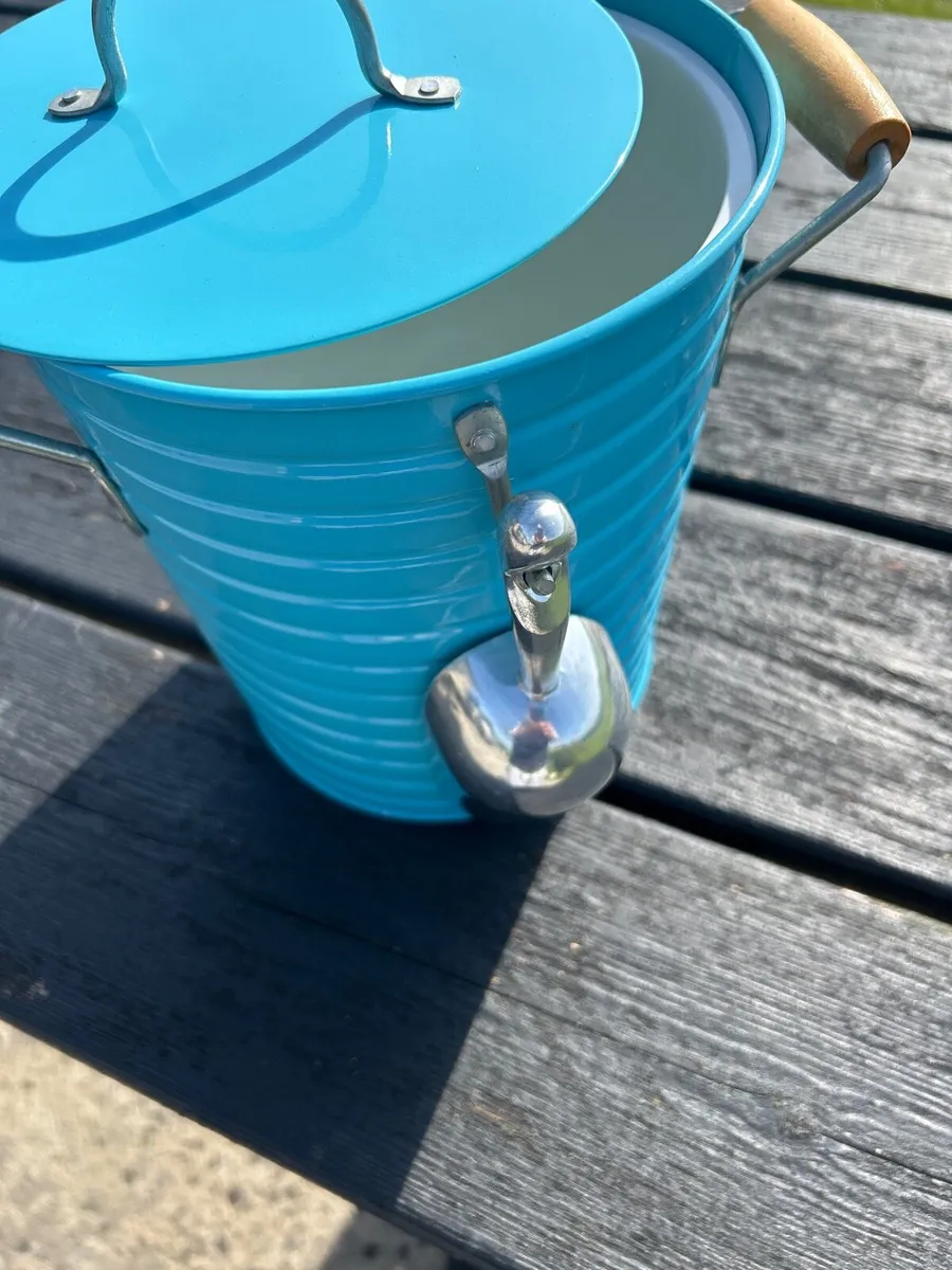 Blue ice bucket and scoop - Image 3