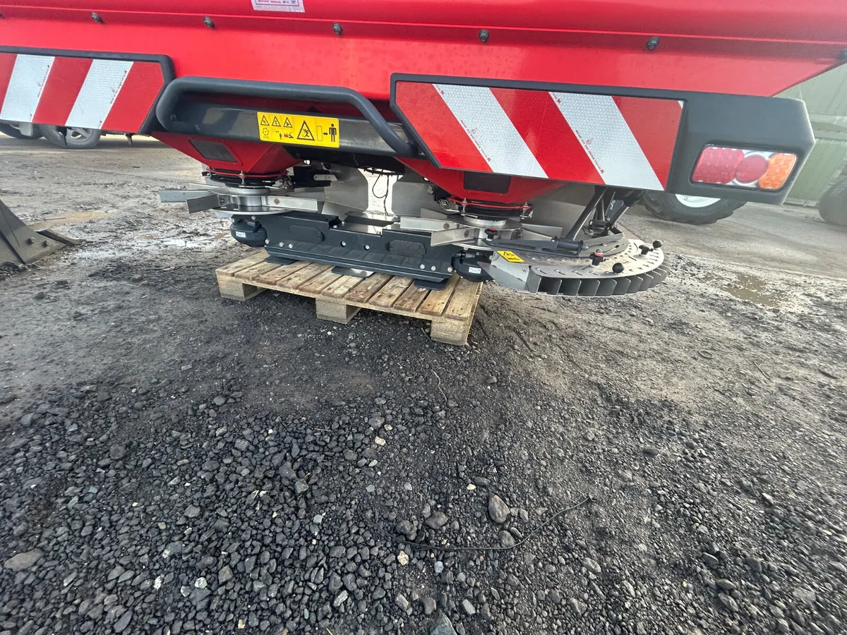 New Kverneland Fertiliser sower - Image 2