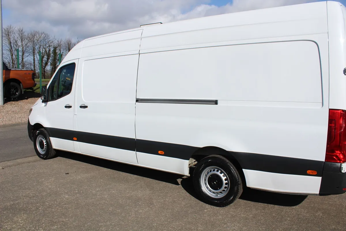 2023 Mercedes-Benz Sprinter 315 L3H2 - Image 4