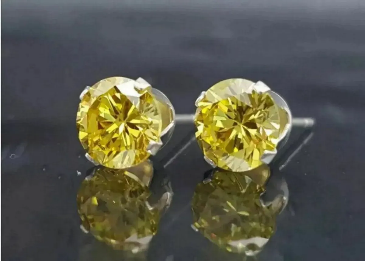 Vintage Gold 'Champagne Sapphire' Solitaires - Image 2