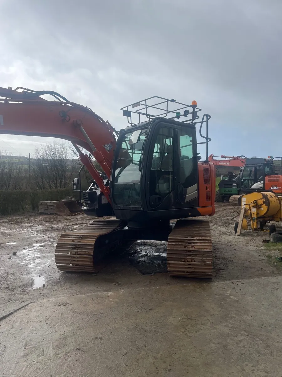 Hitachi 13t digger - Image 3