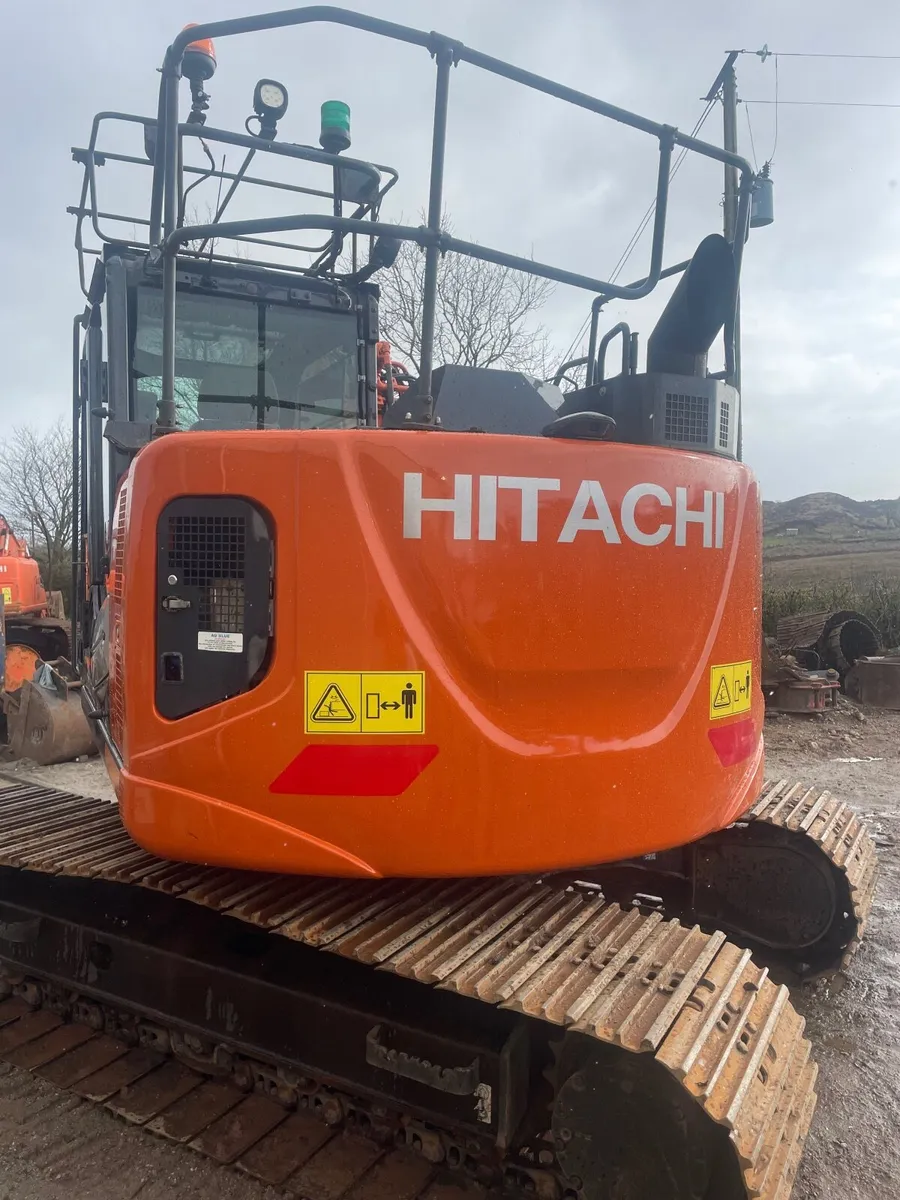 Hitachi 13t digger - Image 1