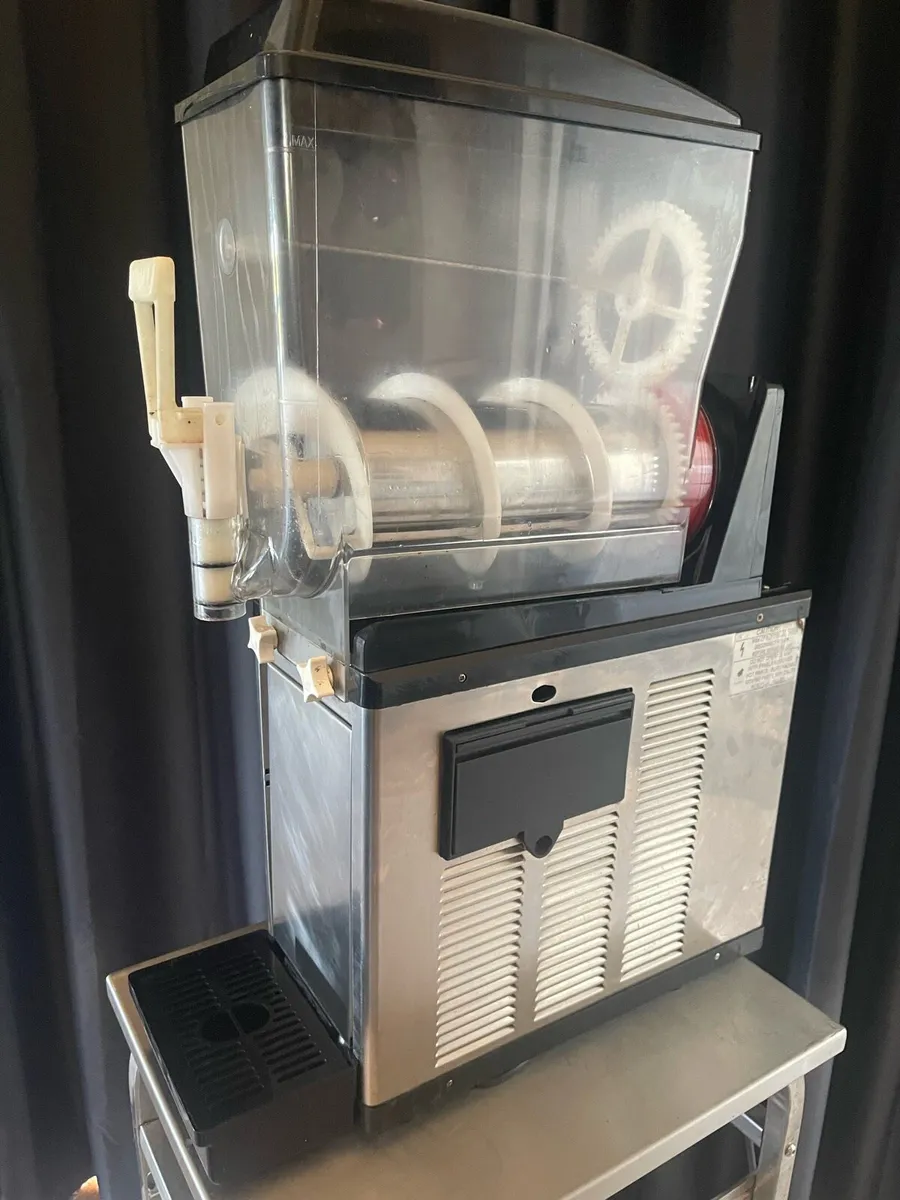 Slush Machine - Image 1
