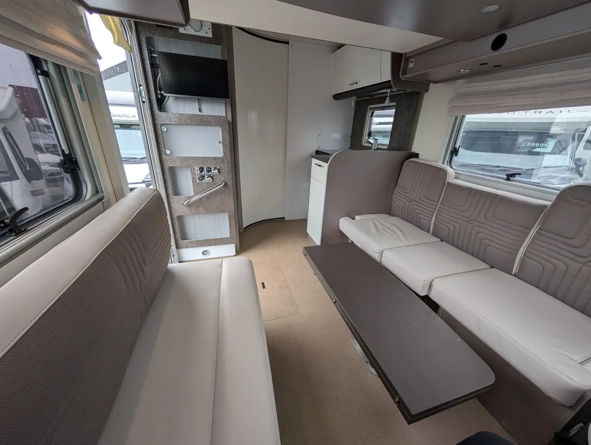 Compact 4 Berth Motorhome  **AUTOMATIC** - Image 3